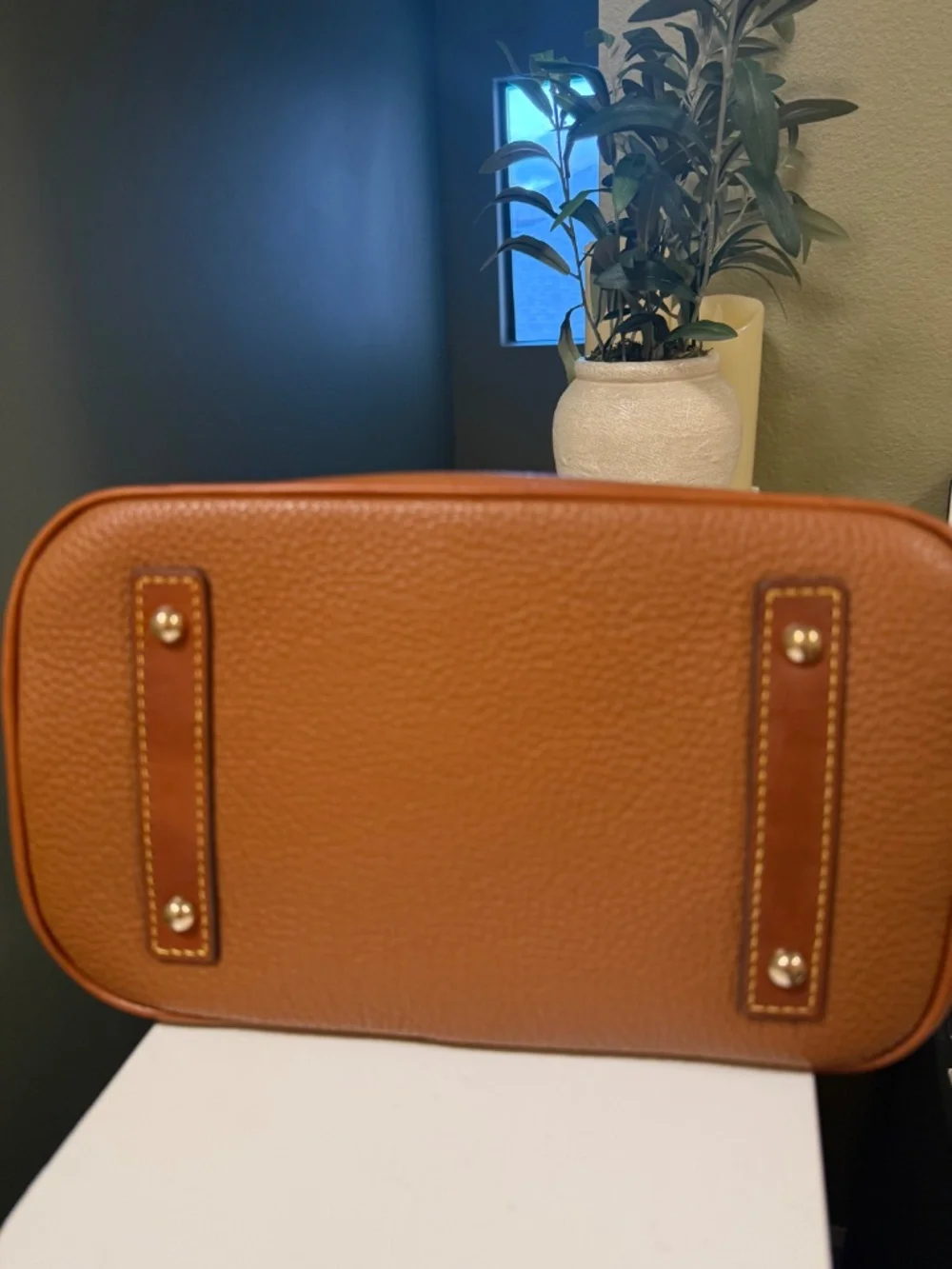 👜 Dooney & Bourke Pebbled Leather Satchel – Cognac Brown – Classic & Timeless - Picture 3 of 5